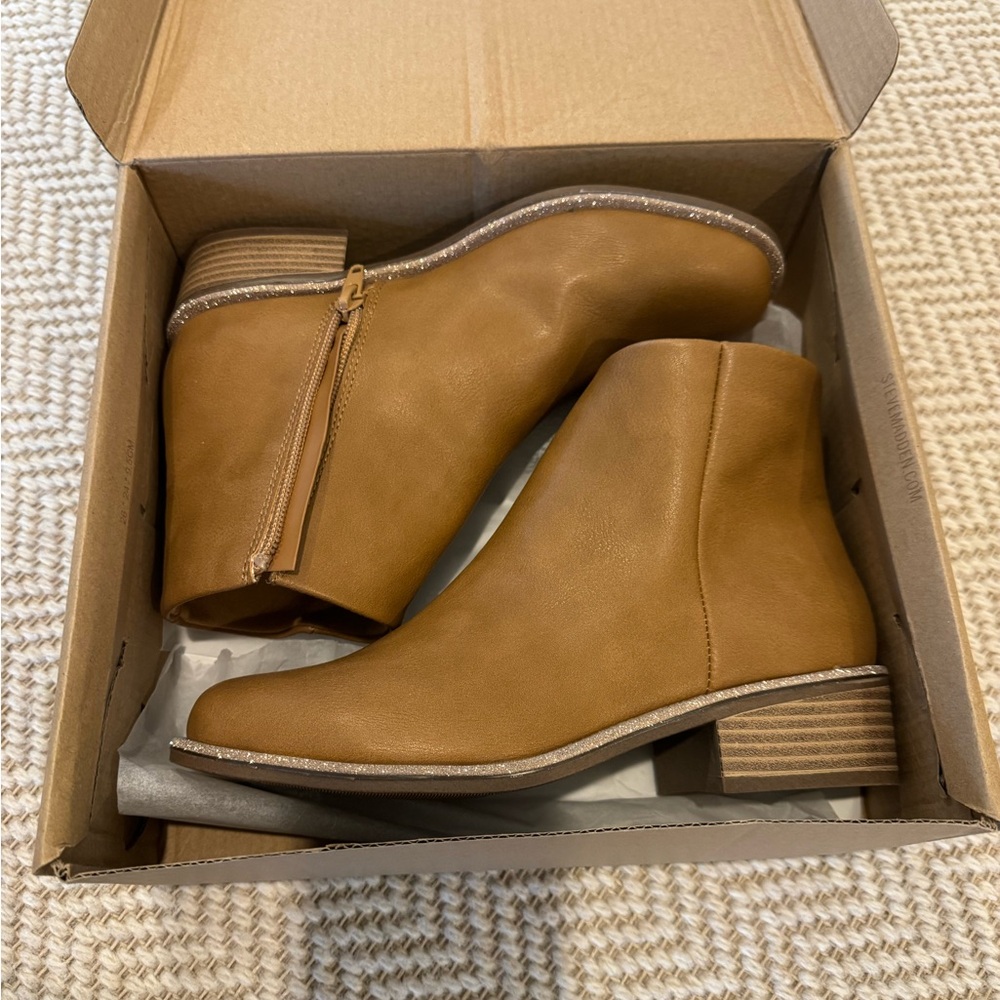 NIB Girl’s Steve Madden Ankle Boots